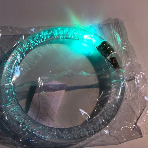 🥰Color changing Bracelet - Picture 3 of 8